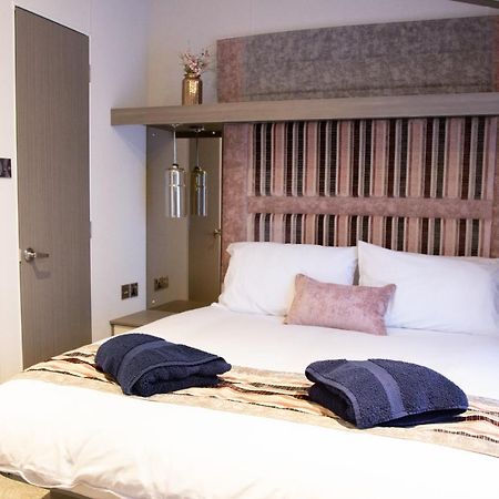Atlas Ovation Lodge Охтерардър Екстериор снимка