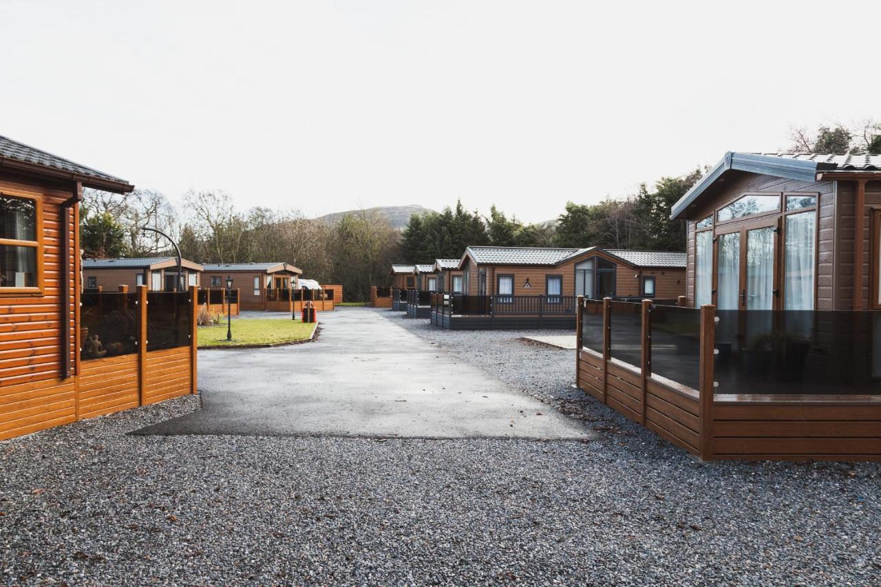 Atlas Ovation Lodge Охтерардър Екстериор снимка