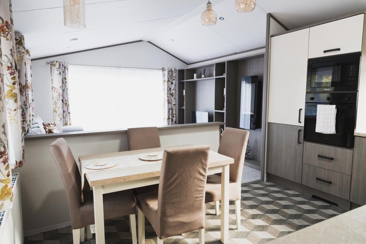 Atlas Ovation Lodge Охтерардър Екстериор снимка